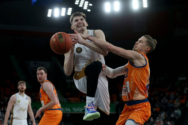 内人士的广 内人士的广